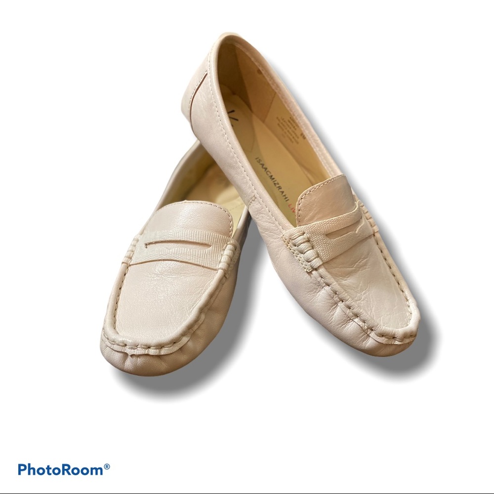 ISAAC MIZRAHI “ Reba” size 8 white leather woman’s loafer
